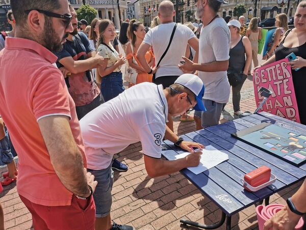 Жертв ДТП изобразили манекены: от властей Батуми потребовали навести порядок на дорогах - Sputnik Грузия