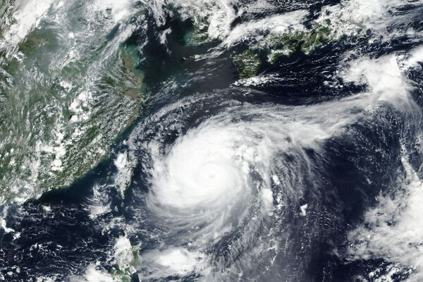 Местные метеорологические службы предупреждают, что к региону приближается новый тайфун с порывами ветра до 144 км/ч - Sputnik Грузия