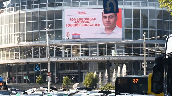 Предвыборная символика и реклама. Баннер Георгия Вашадзе и оппозиционного Национального движения - Sputnik Грузия