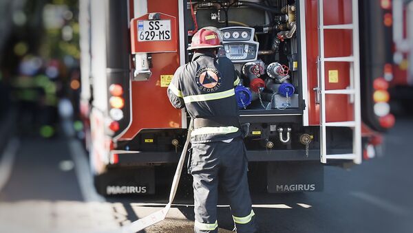 Пожарные спасатели 112 на месте происшествия. Ликвидация пожара - Sputnik Грузия