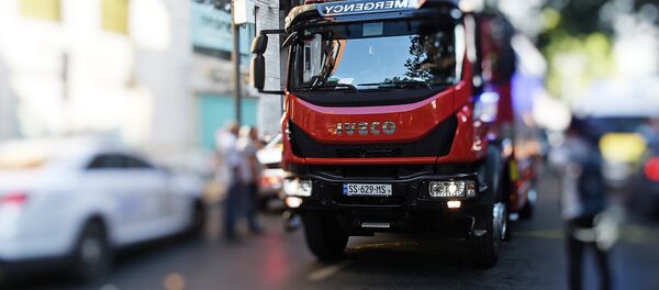 Пожарные спасатели 112 на месте происшествия. Ликвидация пожара - Sputnik Грузия