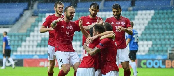 Футболисты сборной Грузии празднуют гол в ворота сборной Эстонии - Sputnik Грузия