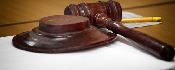 Молоток судьи в районном суде - Sputnik Грузия