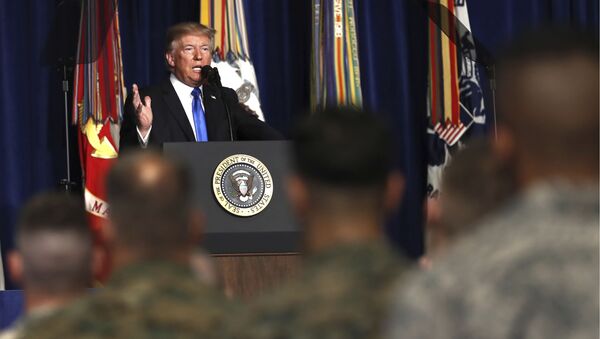 Дональд Трамп выступает перед американскими военнослужащими в Афганистане - Sputnik Грузия