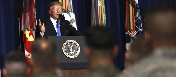 Дональд Трамп выступает перед американскими военнослужащими в Афганистане - Sputnik Грузия