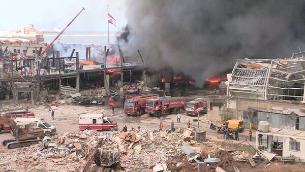 Рядом с местом взрыва в порту Бейрута возник пожар - Sputnik Грузия
