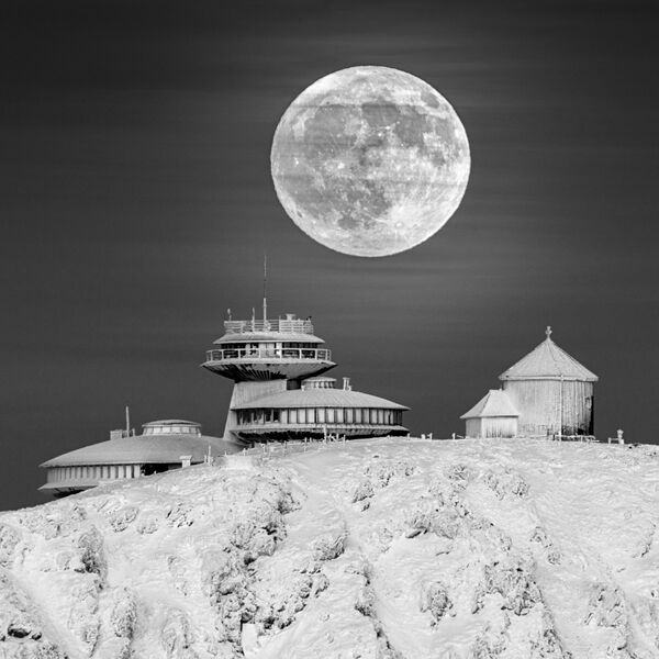 Снимок Луна польского фотографа Даниэля Кожел, высоко оцененный в категории Наша Луна - Sputnik Грузия