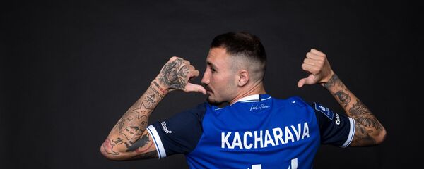 Нападающий сборной Грузии по футболу Ника Качарава - Sputnik Грузия