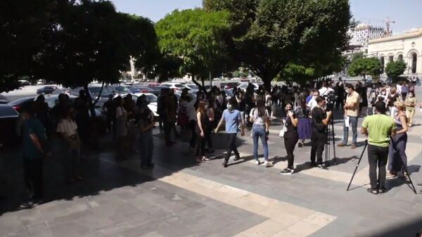 Ни работы, ни денег - в Армении студенты просят правительство о помощи - Sputnik Грузия