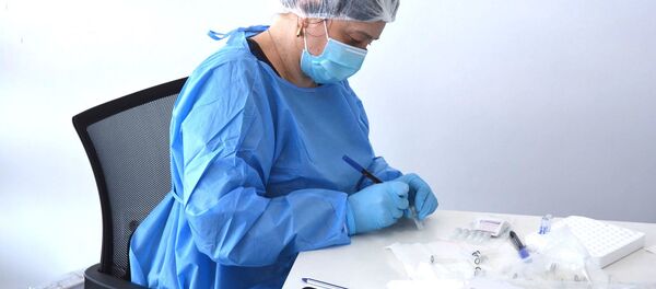 Медик проводите тесты на коронавирус - Sputnik Грузия