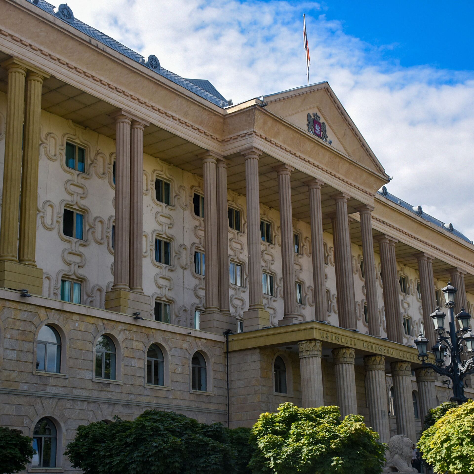 Резиденция Саакашвили в Тбилиси. Суд Тбилиси. Дом президента Грузии в Тбилиси. Библиотека в Тбилиси Саакашвили.