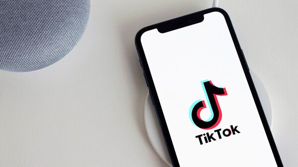 Приложение TikTok  на мобильном устройстве - Sputnik Грузия
