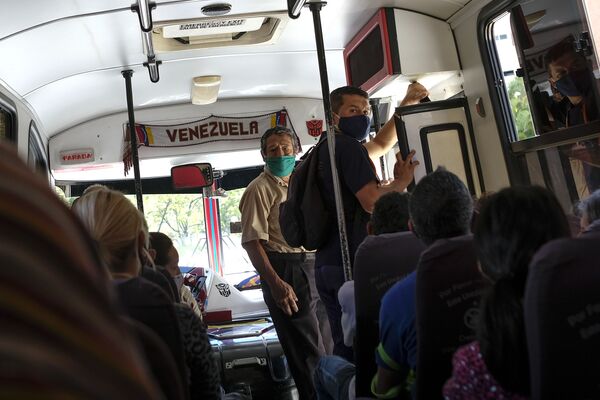 Обязательно ношение масок и на улицах, и в общественном транспорте в городе Мерида, Венесуэла - Sputnik Грузия