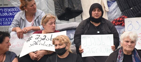 Акция за амнистию, которую провели в столице Грузии родственники и близкие заключенных - Sputnik Грузия