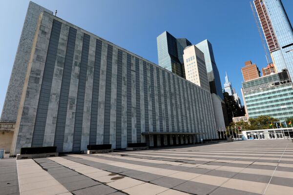 Хотя проходит очередная сессия Генассамблеи ООН, у здания Организации Объединенных наций в Нью-Йорке пустынно. Это тоже последствия пандемии - Sputnik Грузия