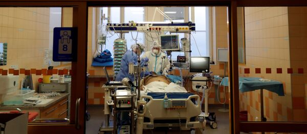Пандемия коронавируса COVID-19. Лечение пациентов в реанимации в больнице в Праге, Чехия - Sputnik Грузия