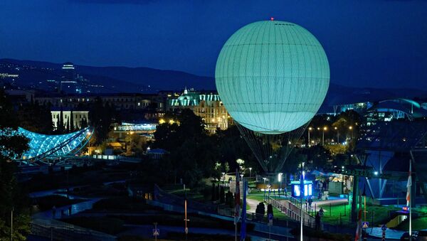 Вид ночью на центр Тбилиси - воздушный шар - Sputnik Грузия