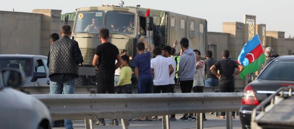 Военная техника в Баку, Азербайджан. В стране введено военное положение и комендантский час - Sputnik Грузия