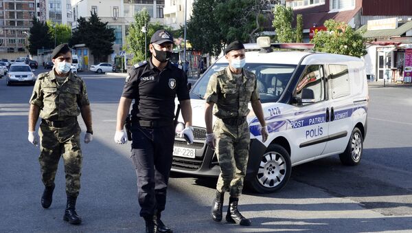 Военные и полиция в Баку, Азербайджан. В стране введено военное положение и комендантский час - Sputnik საქართველო