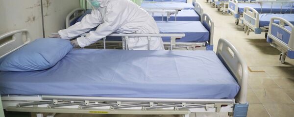 მედმუშაკი პალატაში საწოლებს ამზადებს მედმუშაკი პალატაში საწოლებს ამზადებს - Sputnik საქართველო