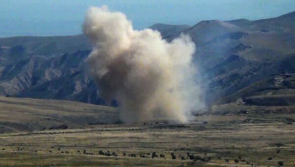 Вооруженные Силы Азербайджана ведут обстрел территории Нагорного Карабаха - Sputnik Грузия
