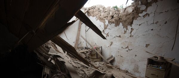 Поврежденные дома в Нагорном Карабахе в результате обстрела - Sputnik Грузия