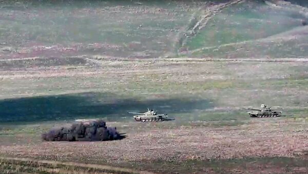 Армянская армия уничтожает азербайджанские танки на линии соприкосновения Нагорно-Карабахской Республики - Sputnik Грузия