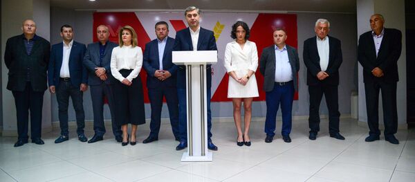 ირაკლი ოქრუაშვილი თანამოაზრეებთან ერთად ირაკლი ოქრუაშვილი თანამოაზრეებთან ერთად - Sputnik საქართველო