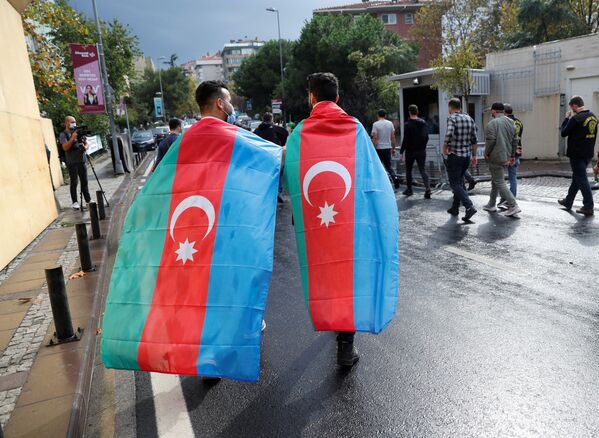 Азербайджанцы в разных странах проводят акции в поддержку своей страны. На фото - одна из таких акций в Стамбуле, Турция - Sputnik Грузия