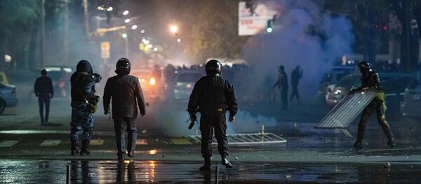 Протесты в Бишкеке против итогов парламентских выборов, Кыргызстан  - Sputnik Грузия