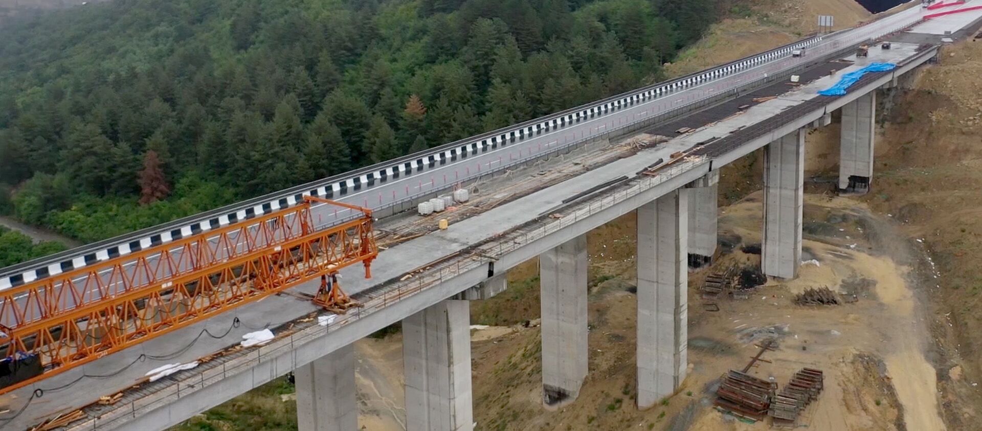 Автобан на трассе Восток - Запад - центральная автомагистраль Грузии - строительство мостов - Sputnik Грузия, 1920, 06.05.2021