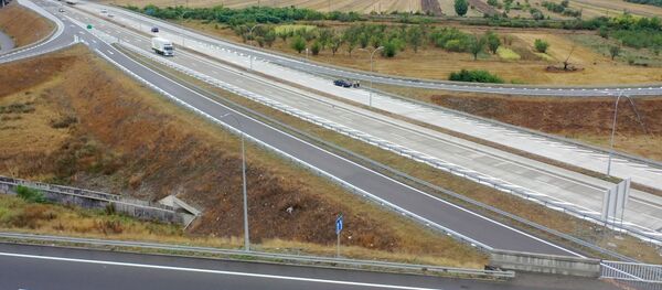 Автобан на трассе Восток - Запад - центральная автомагистраль Грузии Автобан на трассе Восток - Запад - центральная автомагистраль Грузии - Sputnik Грузия