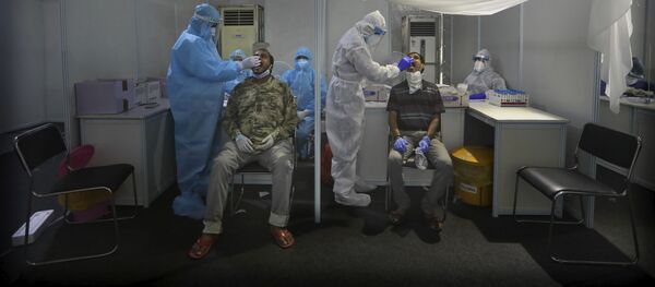 Пандемия коронавируса COVID 19. ПЦР тестирование в Индии, которое осуществляют израильские медики-добровольцы - Sputnik Грузия