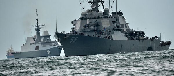 Эсминец ВМС США Джон Маккейн после столкновения с торговым судном, 21 августа 2017 Эсминец ВМС США Джон Маккейн после столкновения с торговым судном, 21 августа 2017 - Sputnik Грузия