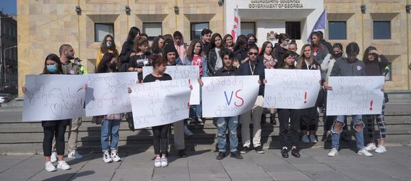 Акция молодежного крыла Стратегии Агмашенебели у правительственной канцелярии Акция молодежного крыла Стратегии Агмашенебели у правительственной канцелярии - Sputnik Грузия