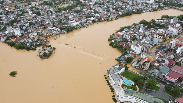 Аэрофотоснимок города Хюэ, затопленного паводковыми водами из-за сильных ливней в центральном Вьетнаме - Sputnik Грузия