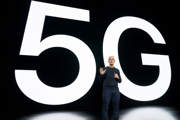 Новые телефоны будут работать в мобильных сетях пятого поколения - 5G. Генеральный директор Apple Тим Кук, считает, что 5G обеспечит новый уровень производительности у смартфонов
 - Sputnik Грузия