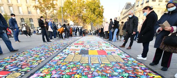 სამუელ პატის ხსოვნისადმი მიძღვნილი აქცია პარიზში სამუელ პატის ხსოვნისადმი მიძღვნილი აქცია პარიზში - Sputnik საქართველო