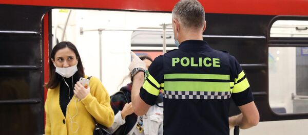 პოლიცია მეტროს მგზავრების შემოწმებას აგრძელებს პოლიცია მეტროს მგზავრების შემოწმებას აგრძელებს - Sputnik საქართველო