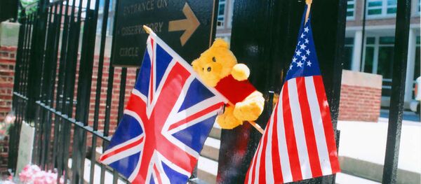 დიდი ბრიტანეთისა და აშშ-ს დროშები მასაუსეტში, საელჩოს წინ დიდი ბრიტანეთისა და აშშ-ს დროშები მასაუსეტში, საელჩოს წინ - Sputnik საქართველო