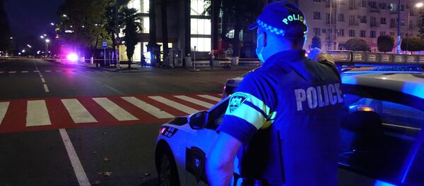 Полицейское оцепление у филиала Сакартвелос Банки. Спецоперация по освобождению заложников в Зугдиди - Sputnik Грузия