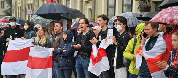 Акция протеста в Минске после президентских выборов - Sputnik Грузия