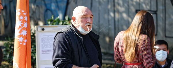 კორონავირუსის ეპიდემია. მამაკაცი პირბადით ... ნიკაპზე კორონავირუსის ეპიდემია. მამაკაცი პირბადით ... ნიკაპზე - Sputnik საქართველო