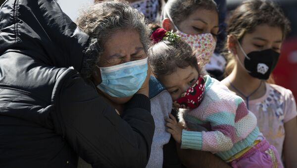 Пандемия коронавируса COVID 19 - жители Мехико в Мексике в масках - Sputnik Грузия
