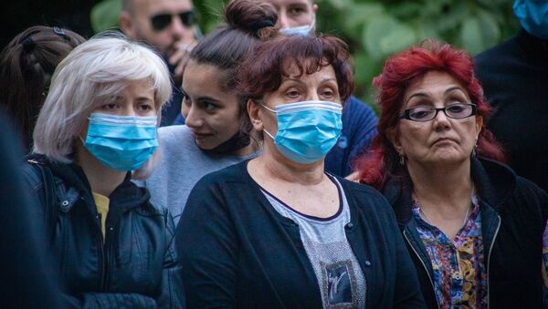 Предвыборная агитация. Избиратели в масках во время эпидемии коронавируса. Встречу проводит Грузинская мечта - Sputnik Грузия