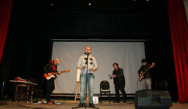 მაღალი შენობების მიღმა გადარჩენილი ქალაქის სული და უჩვეულოდ პუნქტუალური ბათუმელი მაღალი შენობების მიღმა გადარჩენილი ქალაქის სული და უჩვეულოდ პუნქტუალური ბათუმელი - Sputnik საქართველო