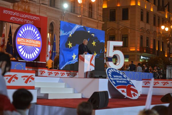 „ჩვენ გავიმარჯვებთ, ეჭვიც არ შეგეპაროთ“ – კიკაბიძემ „ნაცმოძრაობის“ მიტინგი სიმღერით გახსნა - Sputnik საქართველო