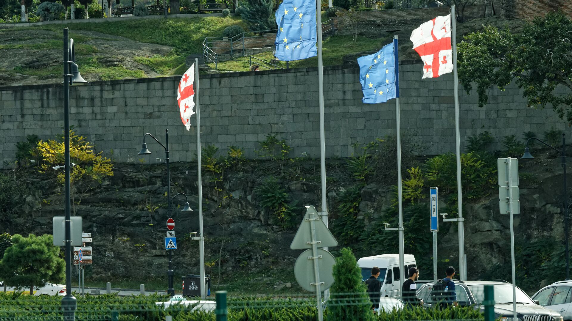 Флаги Грузии и Евросоюза на площади Европы - Sputnik Грузия, 1920, 24.06.2022