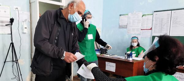 Марнеули. Голосование на 5-м участке. Парламентские выборы в Грузии 2020 - Sputnik Грузия