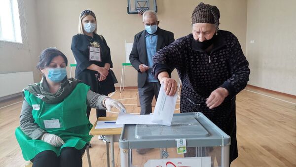 Марнеули. Голосование на 2-м участке. Парламентские выборы в Грузии 2020 - Sputnik Грузия